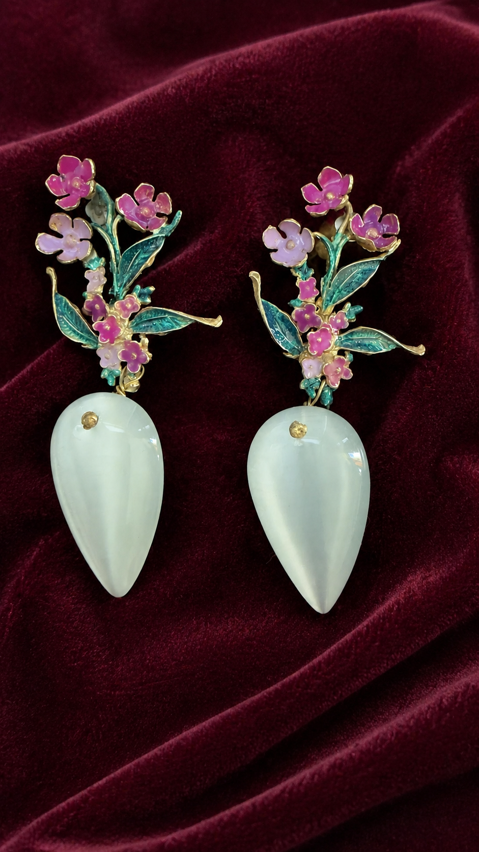 Handmade earrings with white eye cat stone